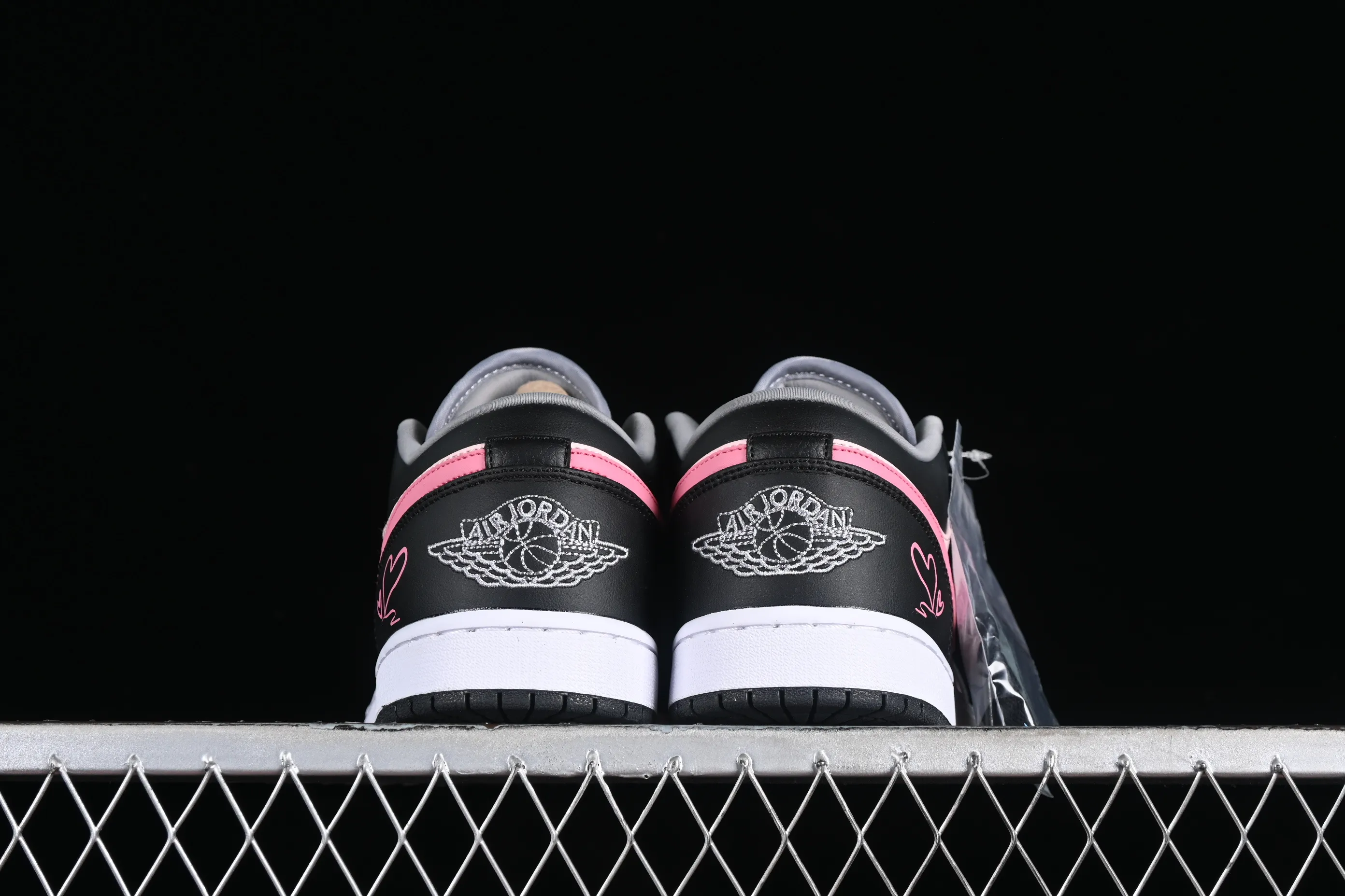 All categories Air Jordan Jordan series basketball shoes Air Jordan 1 Low Air Jordan 1 Low AJ1 Joe 1 Valentine's Day customized low-bang cultural casual sneakers 553558-040